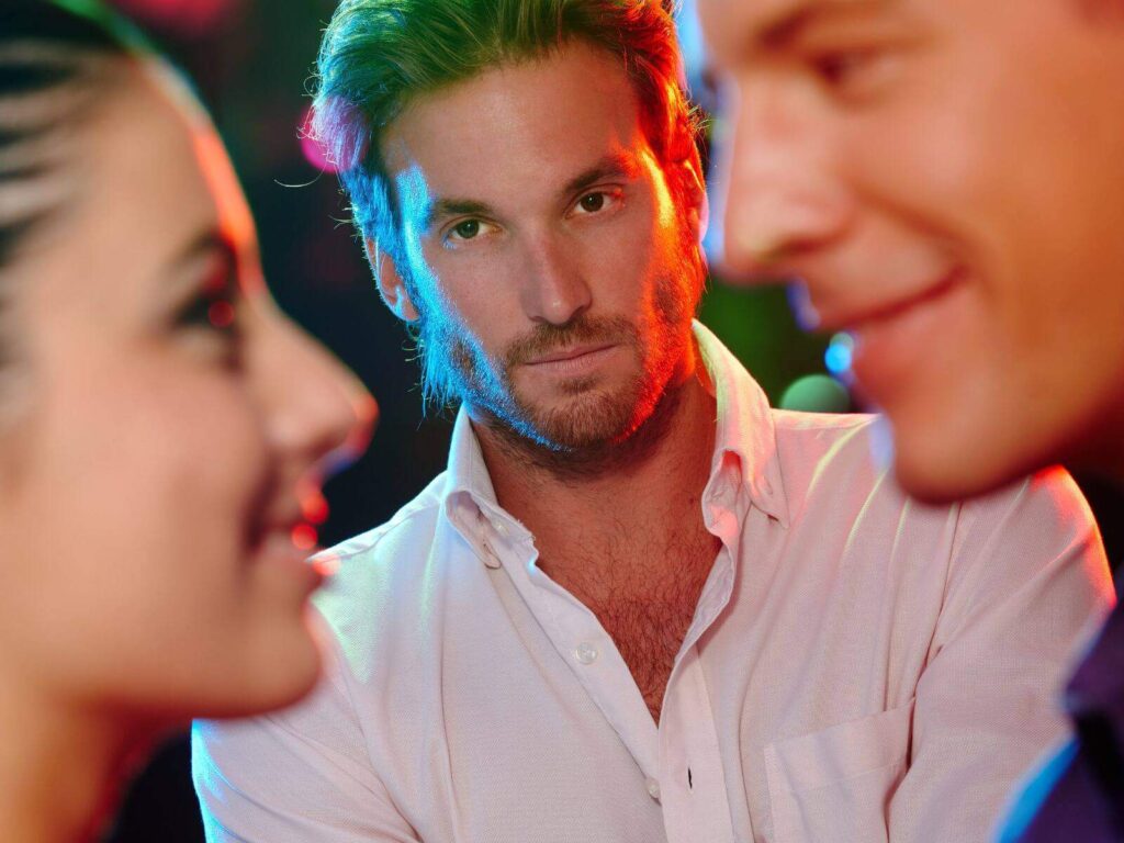 Me apaixonei por uma mulher casada, o que eu faço? me apaixonei por uma mulher casada
