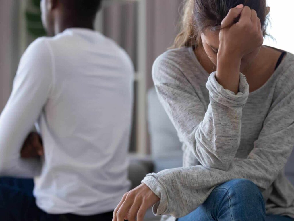 sinais de um homem infeliz no casamento