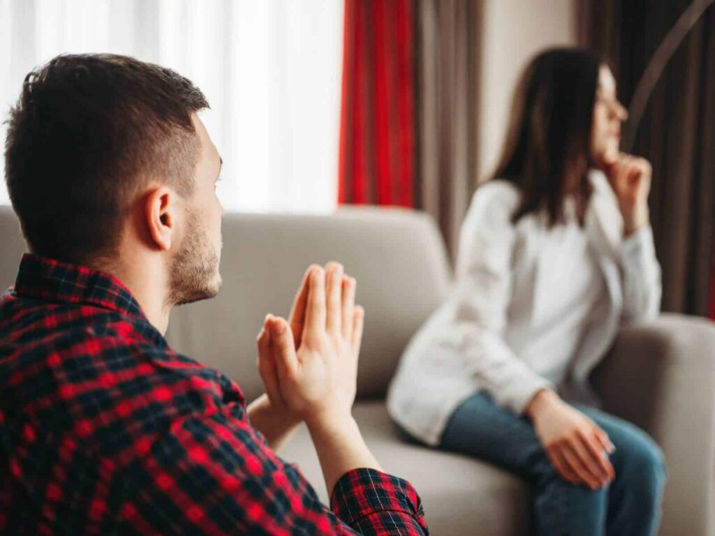 Devo desprezar o homem que me traiu? Veja mais! devo desprezar o homem que me traiu