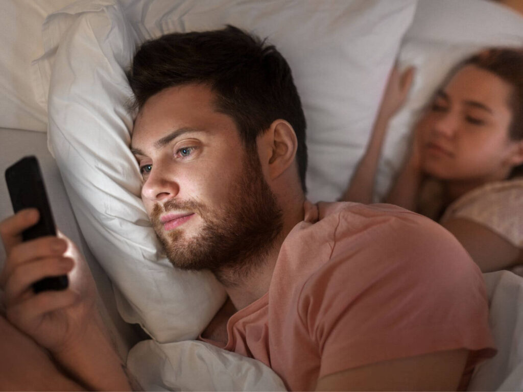o que fazer com uma pessoa que te traiu virtualmente