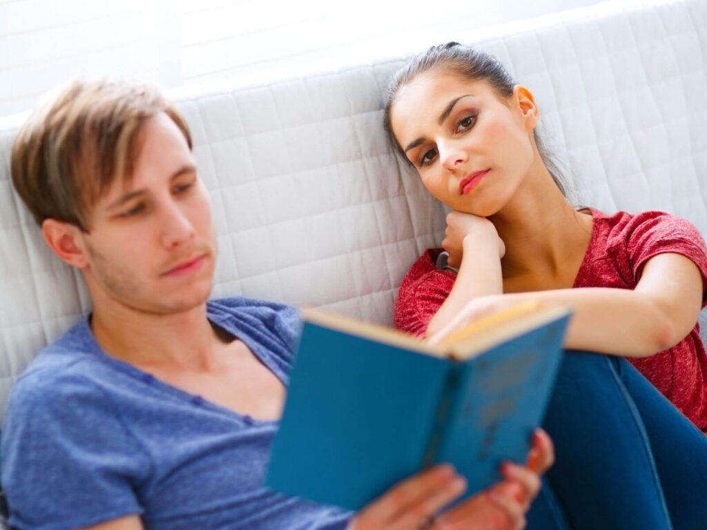 eu e meu marido brigamos e agora ele fica me ignorando