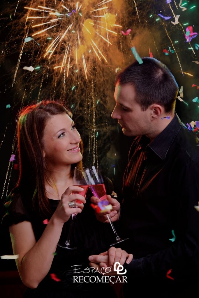 Simpatias de Réveillon Para o Amor Que Realmente Fazem Sentido simpatia de ano novo para o amor